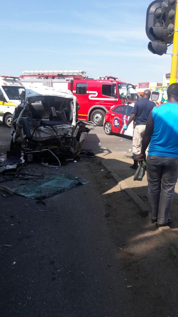 JET-PARK-Taxi-crashes-into-truck-leaving-fifteen-injured_.jpeg